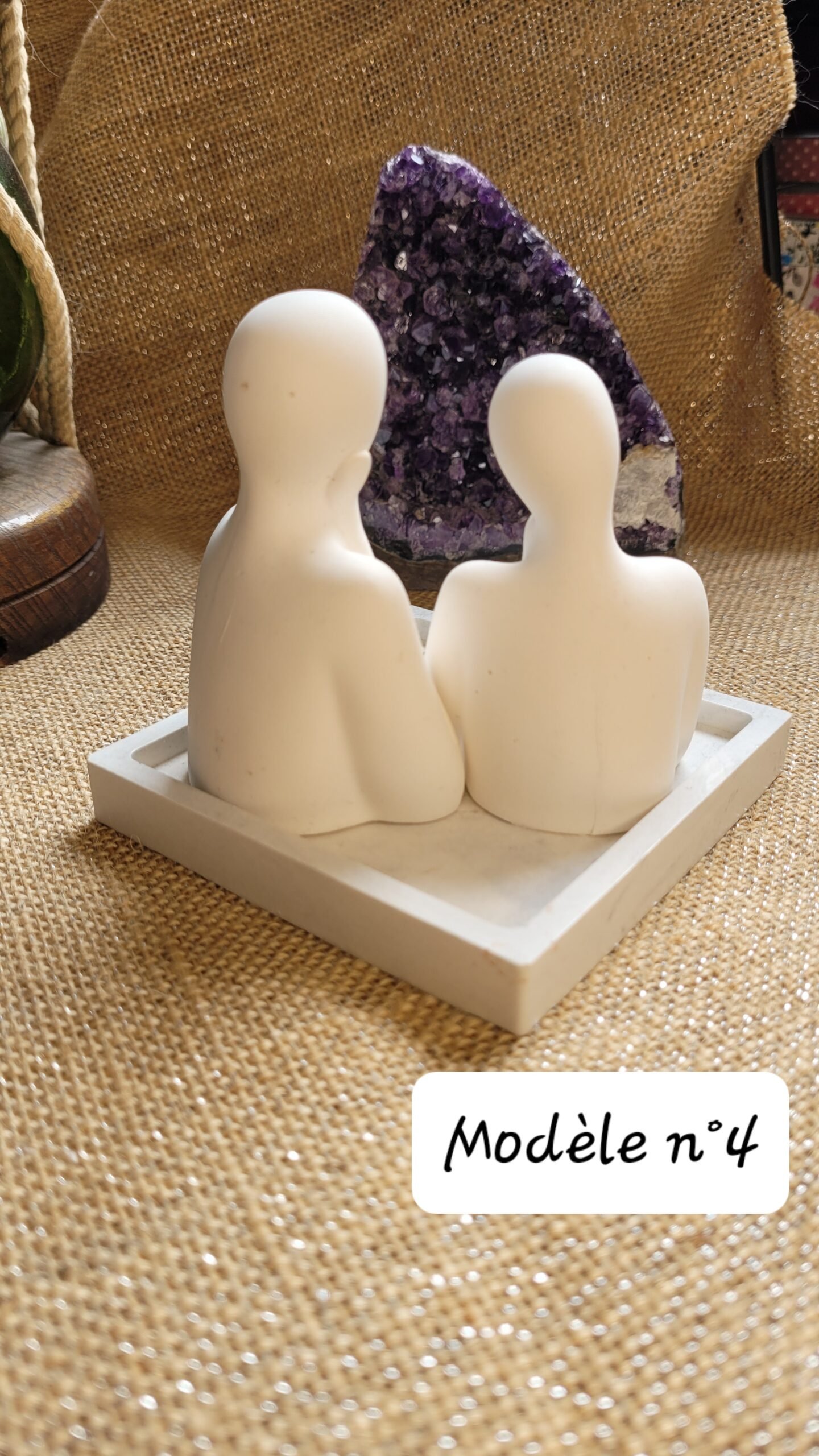 Statue couple avec plateau – Image 9