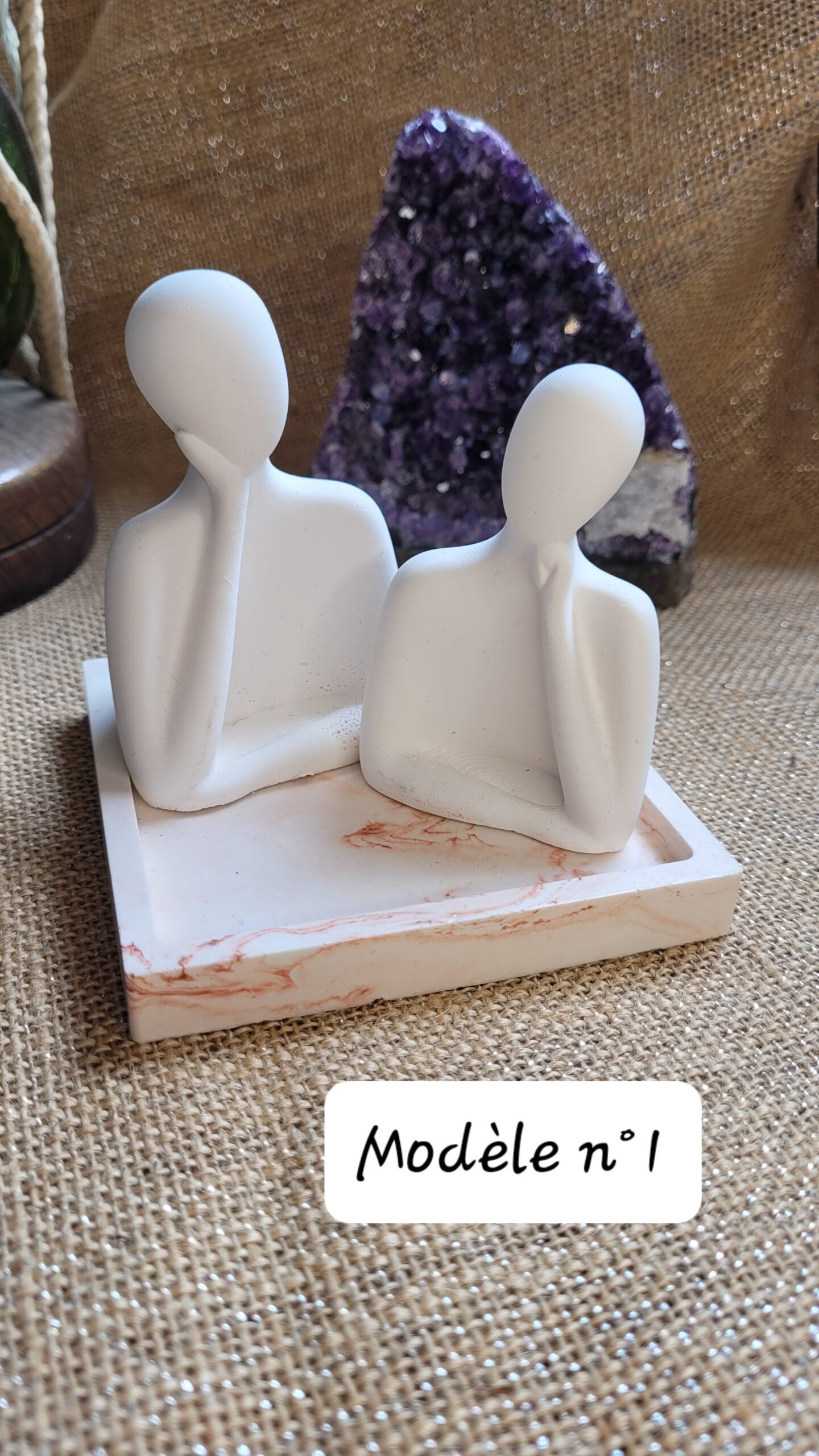 Statue couple avec plateau – Image 2