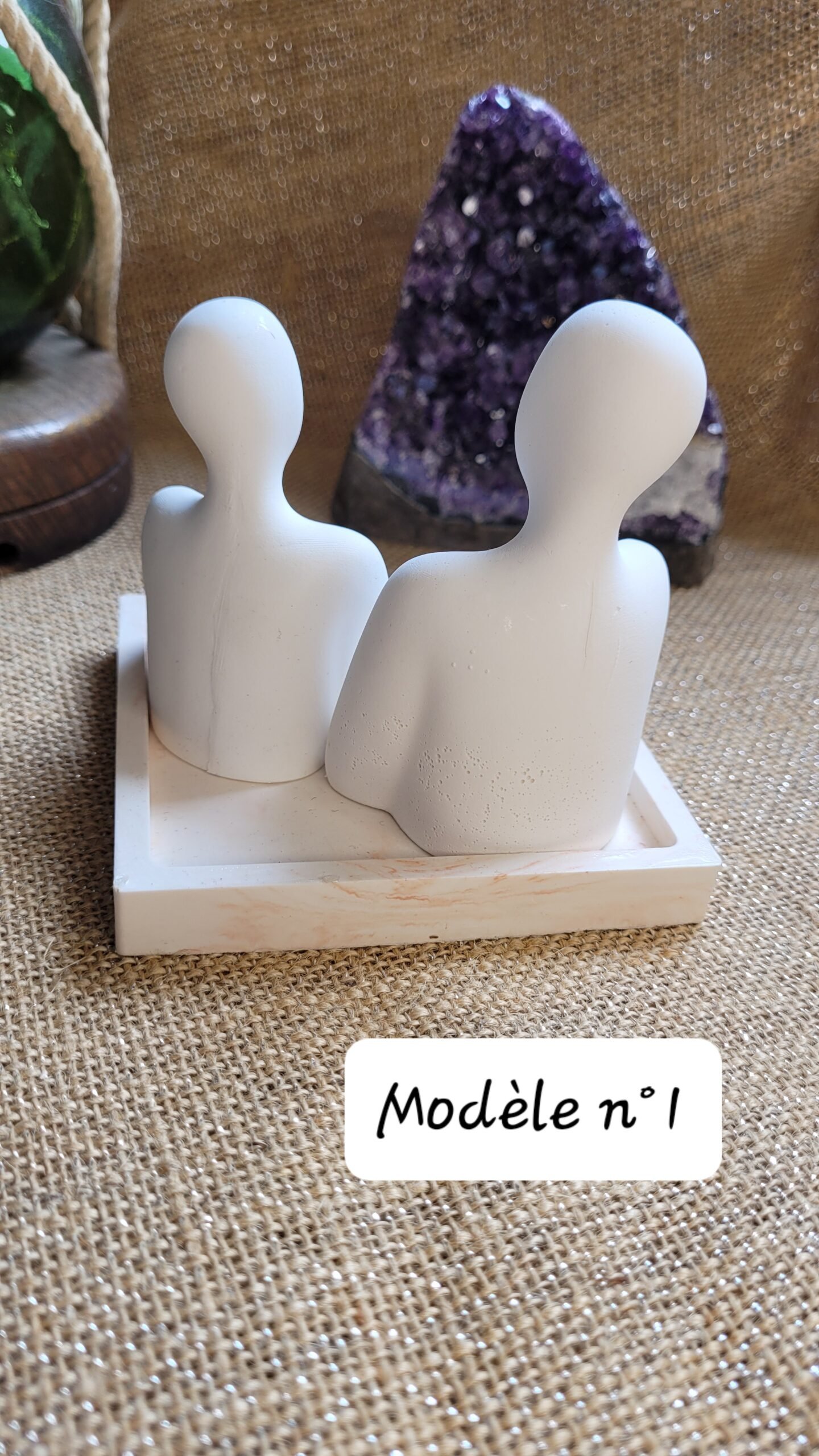 Statue couple avec plateau – Image 3